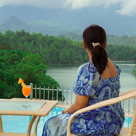 Serene Aqua Hills Kozhikode Hotel Mennanyam Kültér fotó