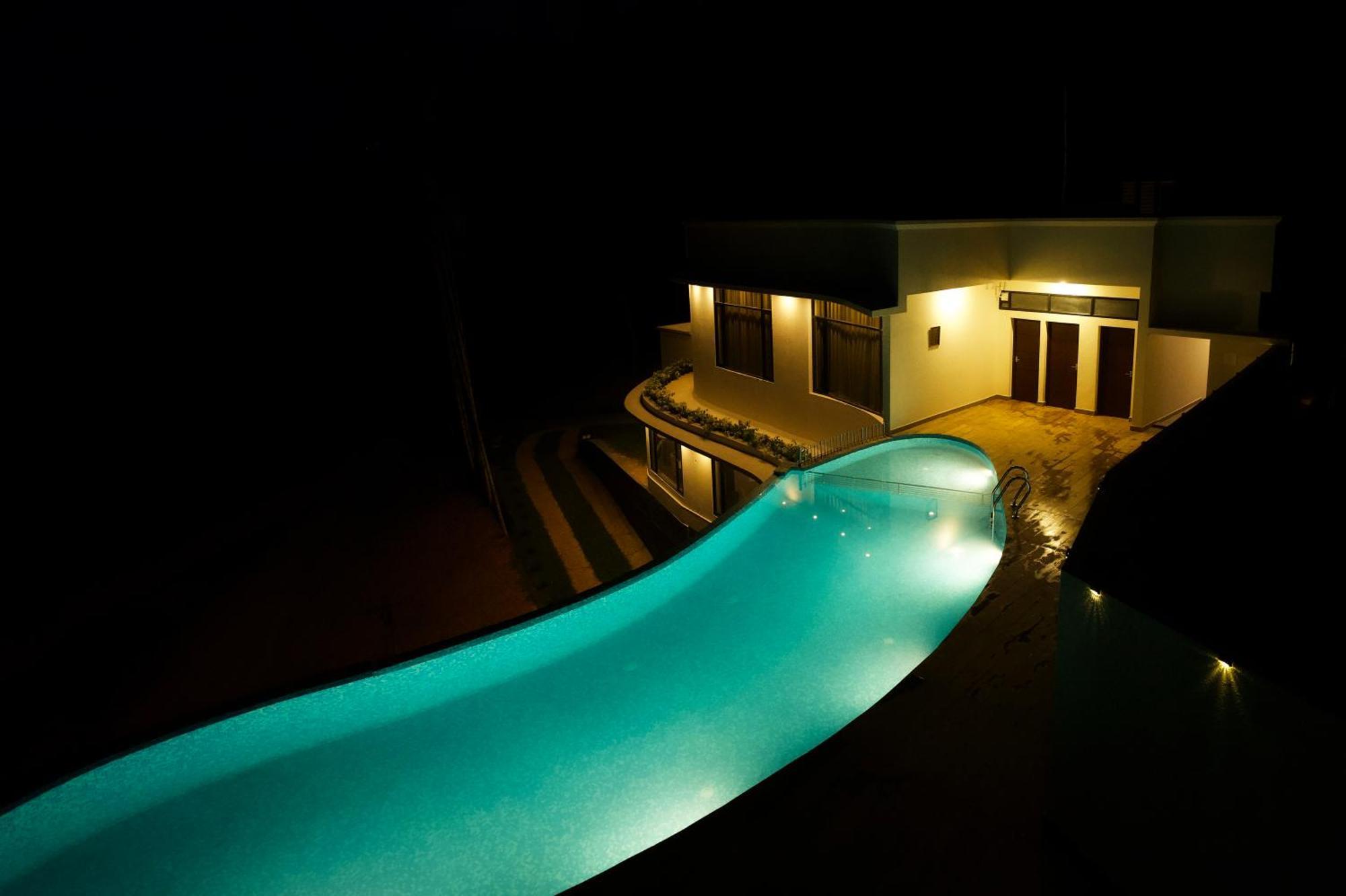 Serene Aqua Hills Kozhikode Hotel Mennanyam Kültér fotó