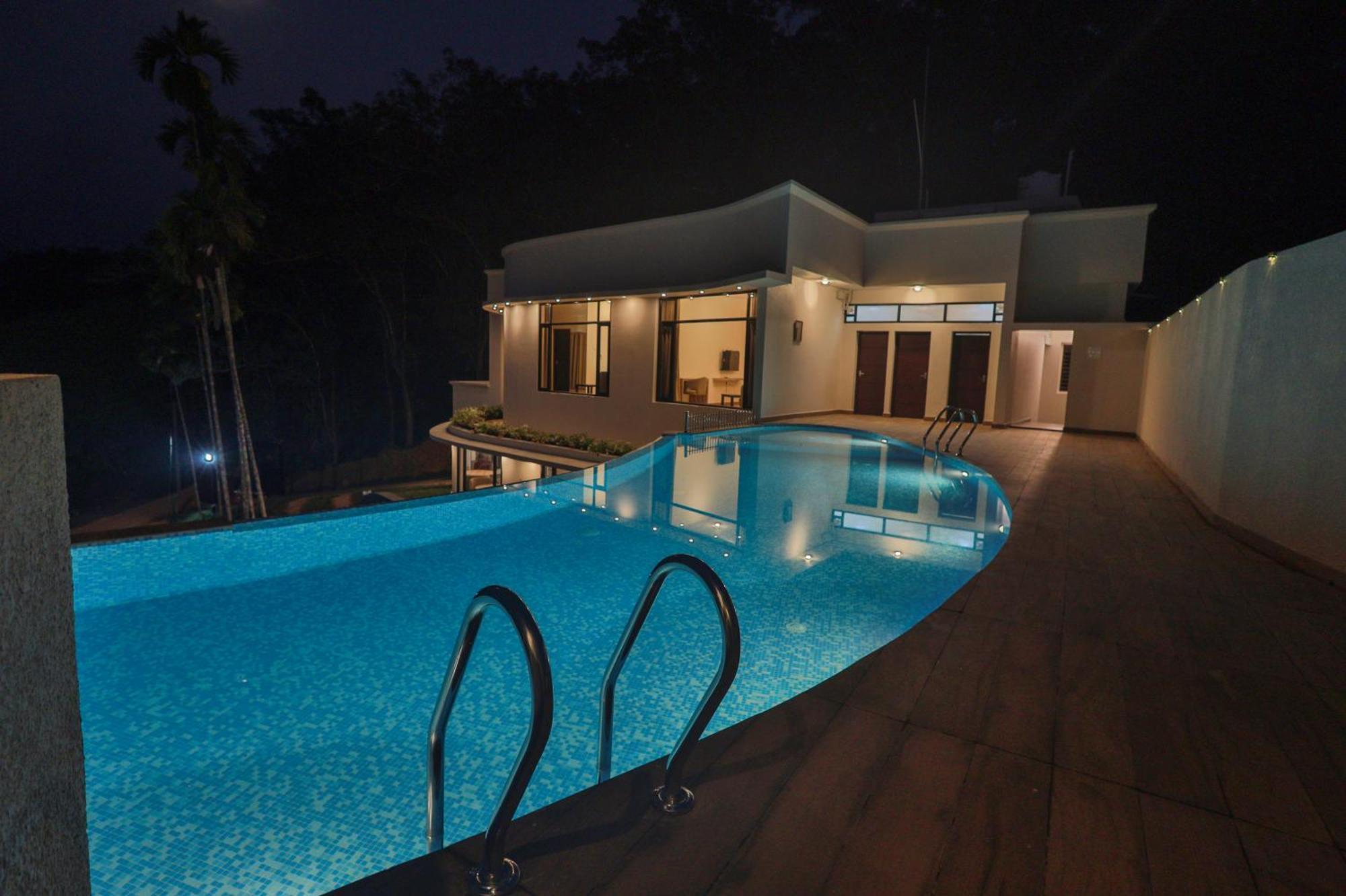 Serene Aqua Hills Kozhikode Hotel Mennanyam Kültér fotó