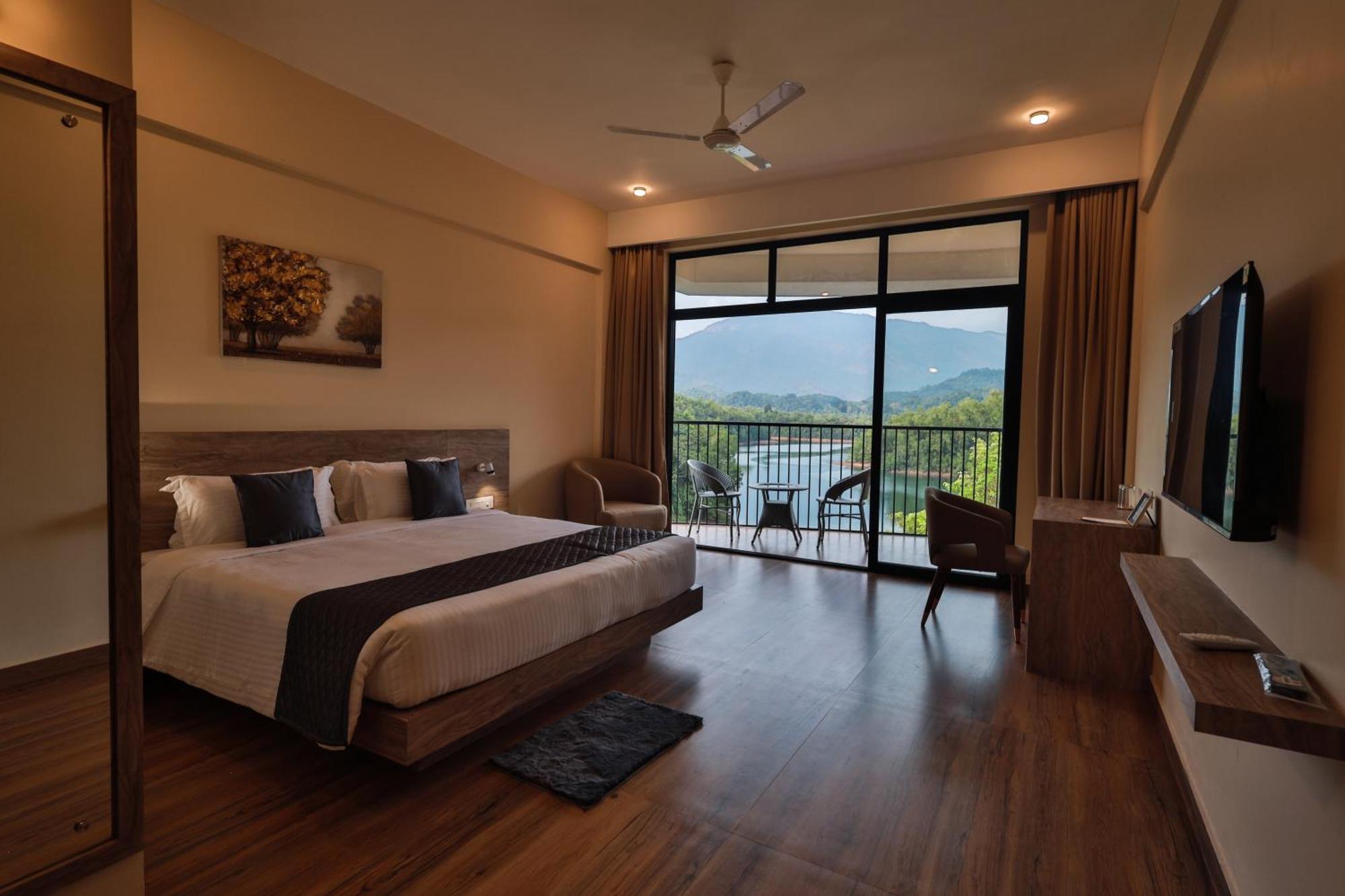 Serene Aqua Hills Kozhikode Hotel Mennanyam Kültér fotó