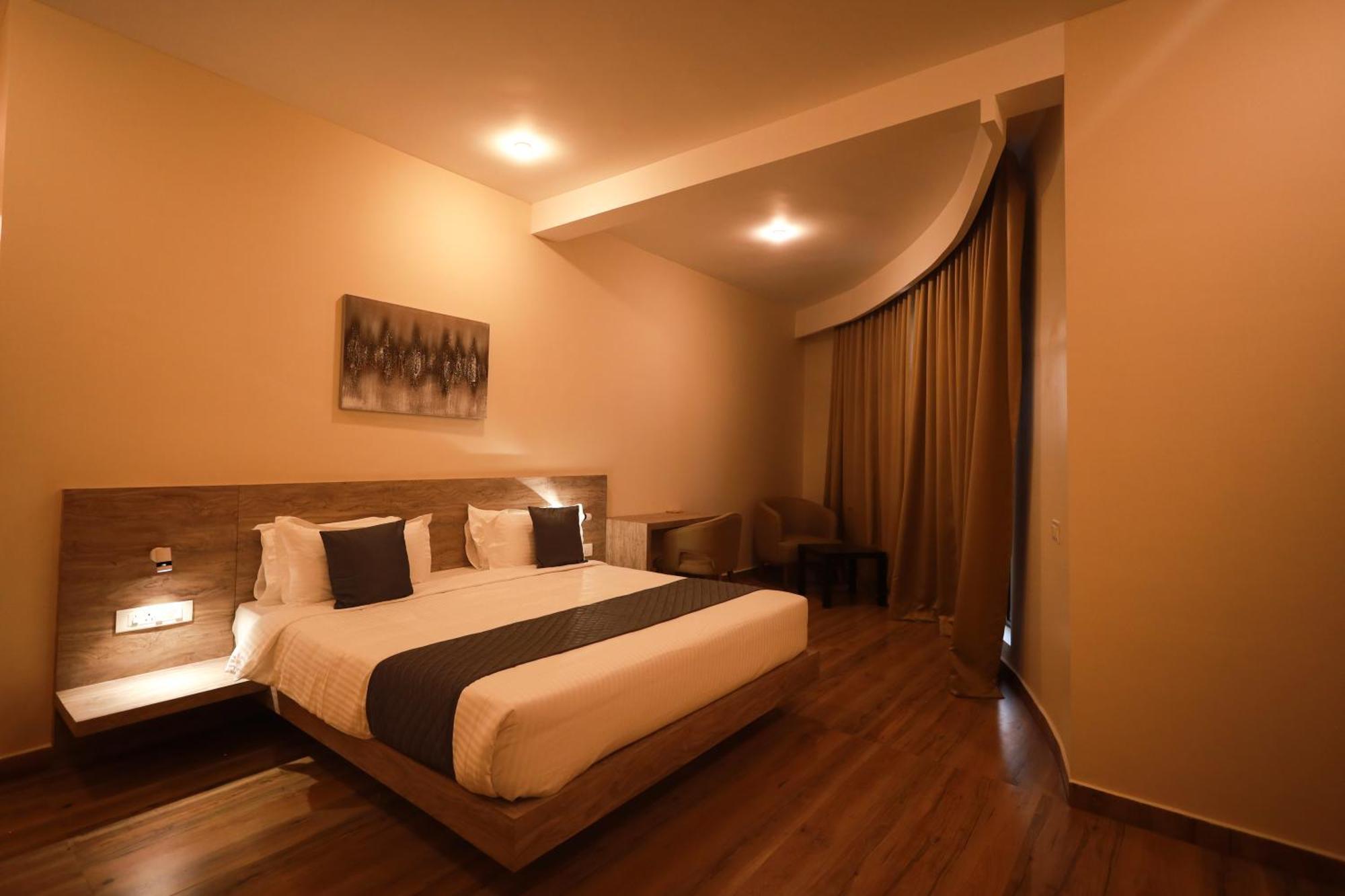 Serene Aqua Hills Kozhikode Hotel Mennanyam Kültér fotó